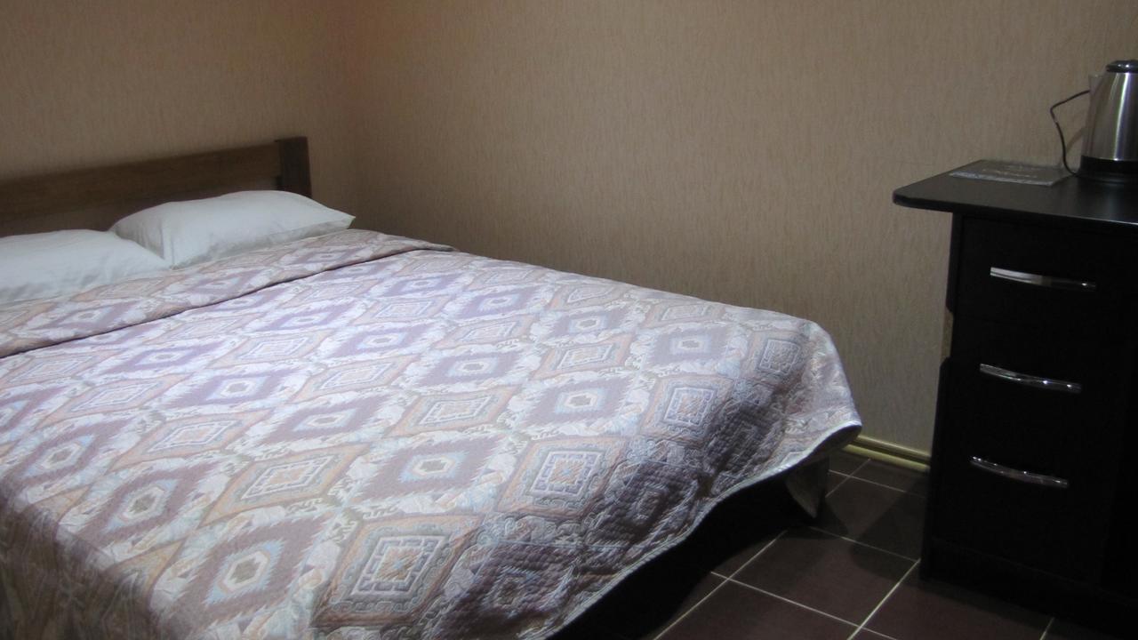 Mini Hotel Leon Lalovo Exteriör bild